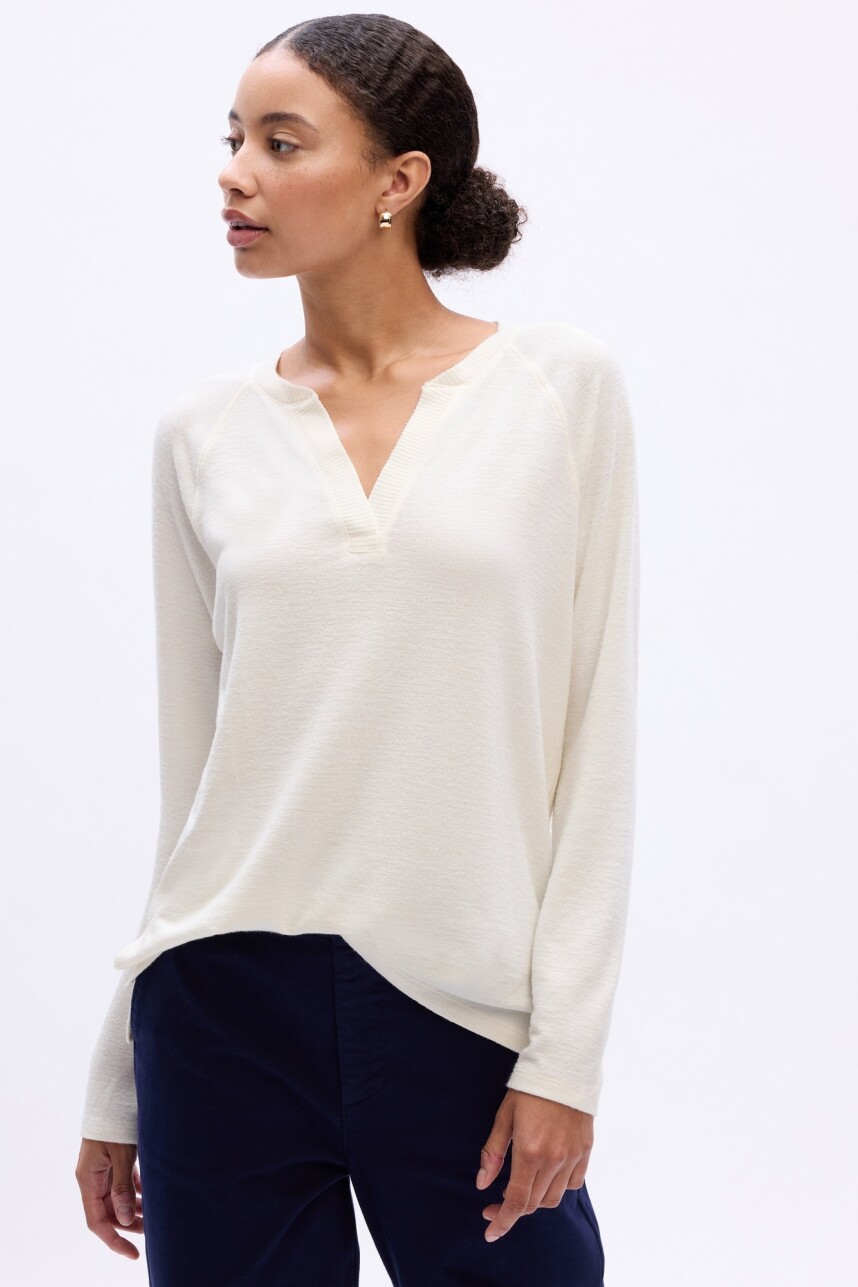 Remera Softpun Cuello V Mujer Ivory Frost