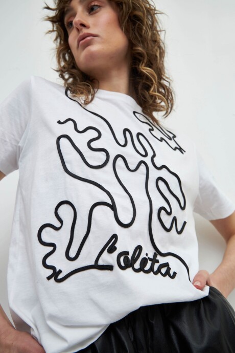 Remera con bordado Lolita blanco