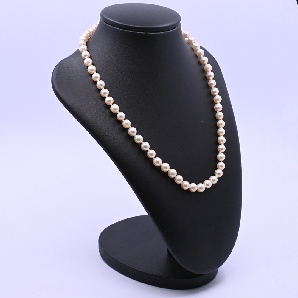 Collar perlas de cultivo y broche oro 18k 2 tonos y brillantes. Collar perlas de cultivo y broche oro 18k 2 tonos y brillantes.