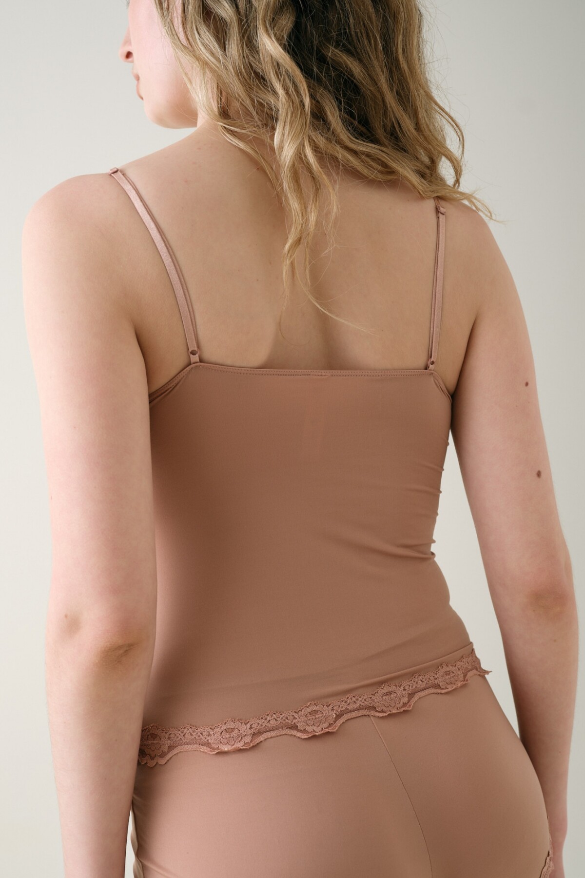 Top Entallado Microfibra Peach Taupe