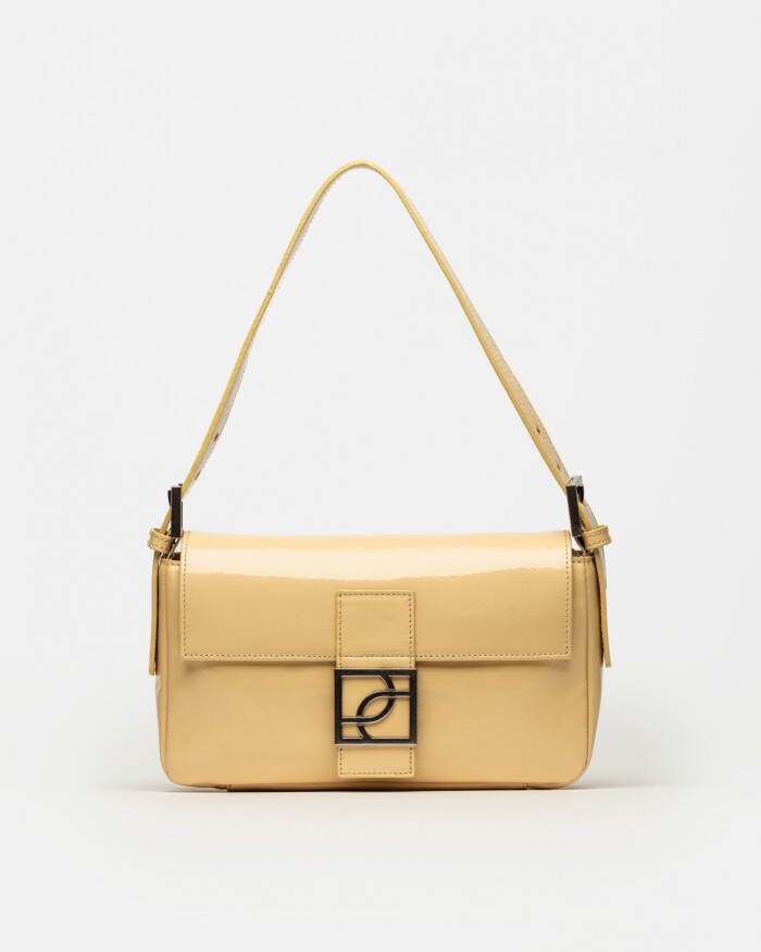 Cartera al hombro Signature en cuero charol Vainilla