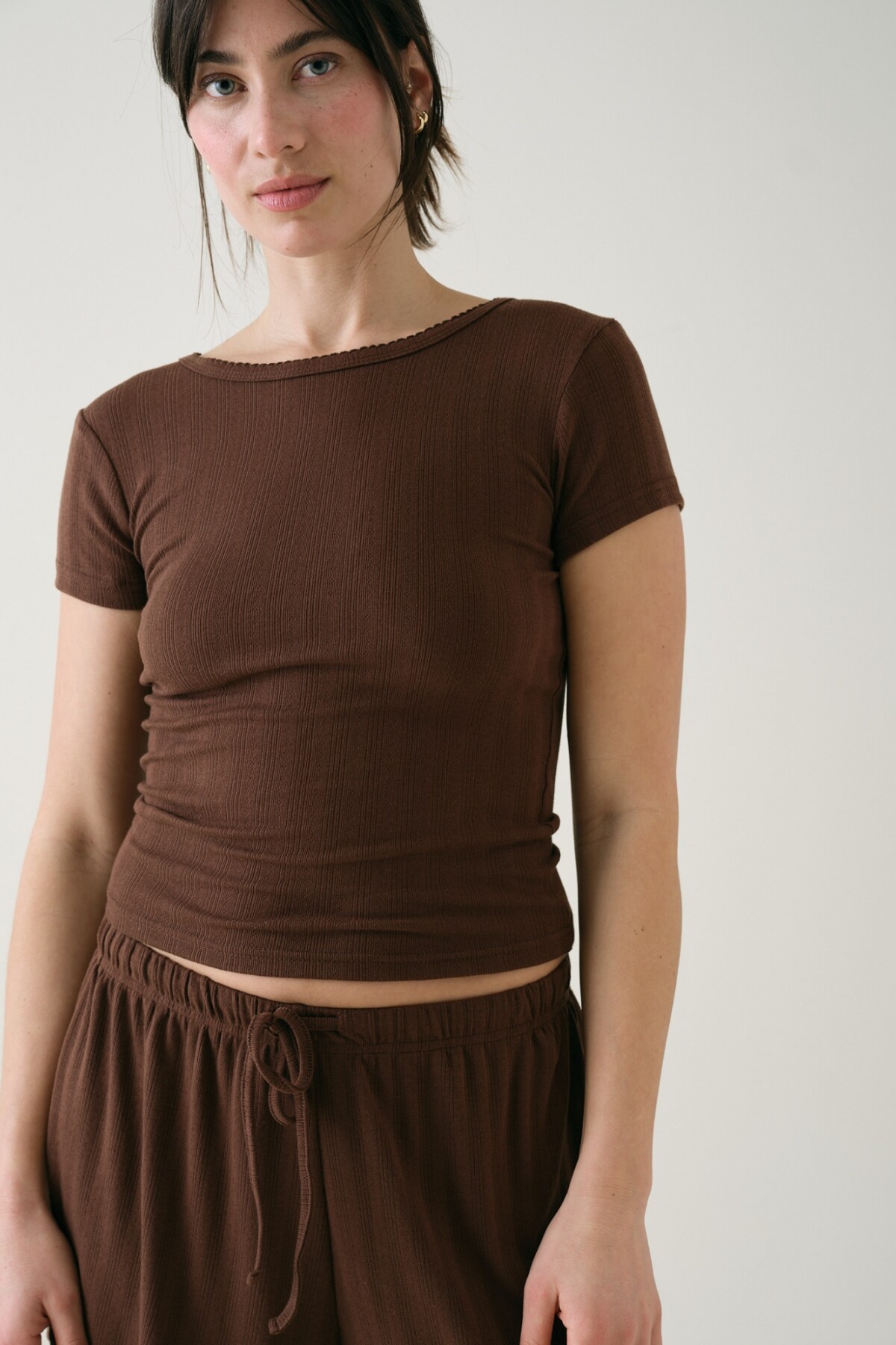 Remera Entallada Pointelle Marron