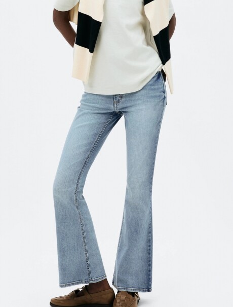 PANTALÓN DE JEAN MODELO PETIT FLARE CELESTE