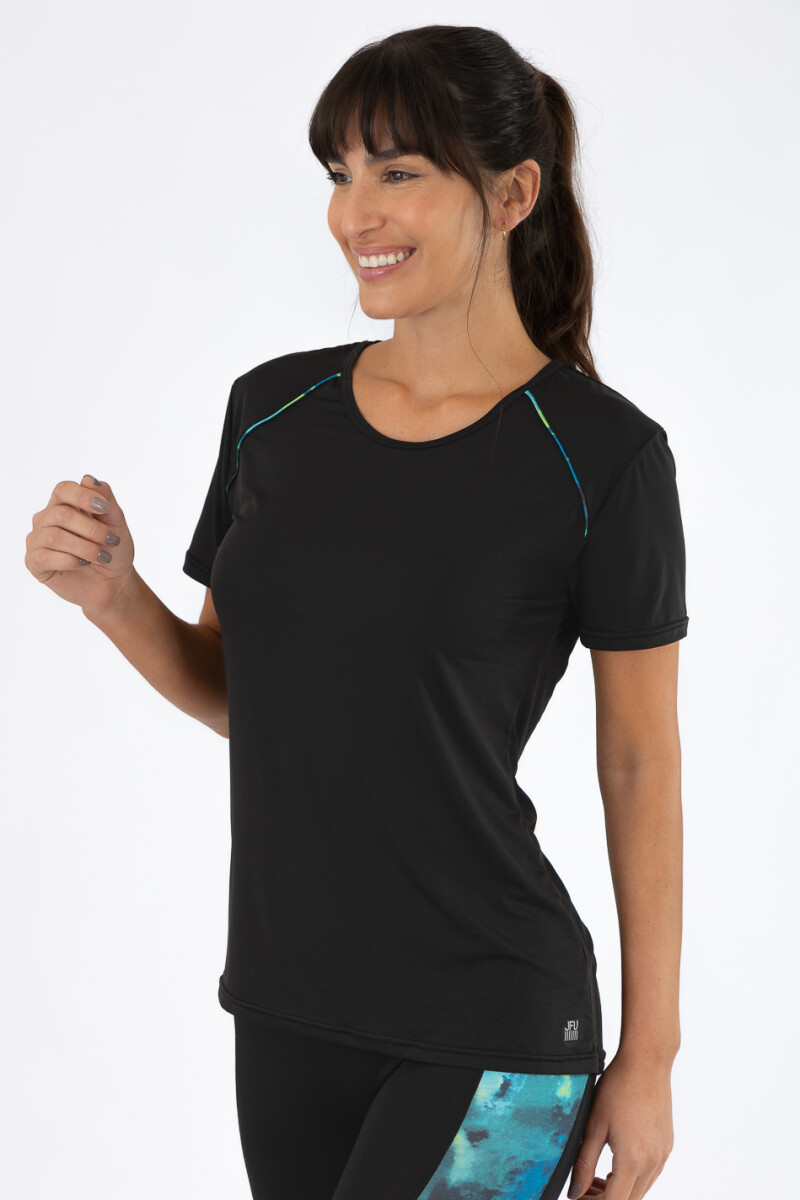 Remera claudia fernandez Negro