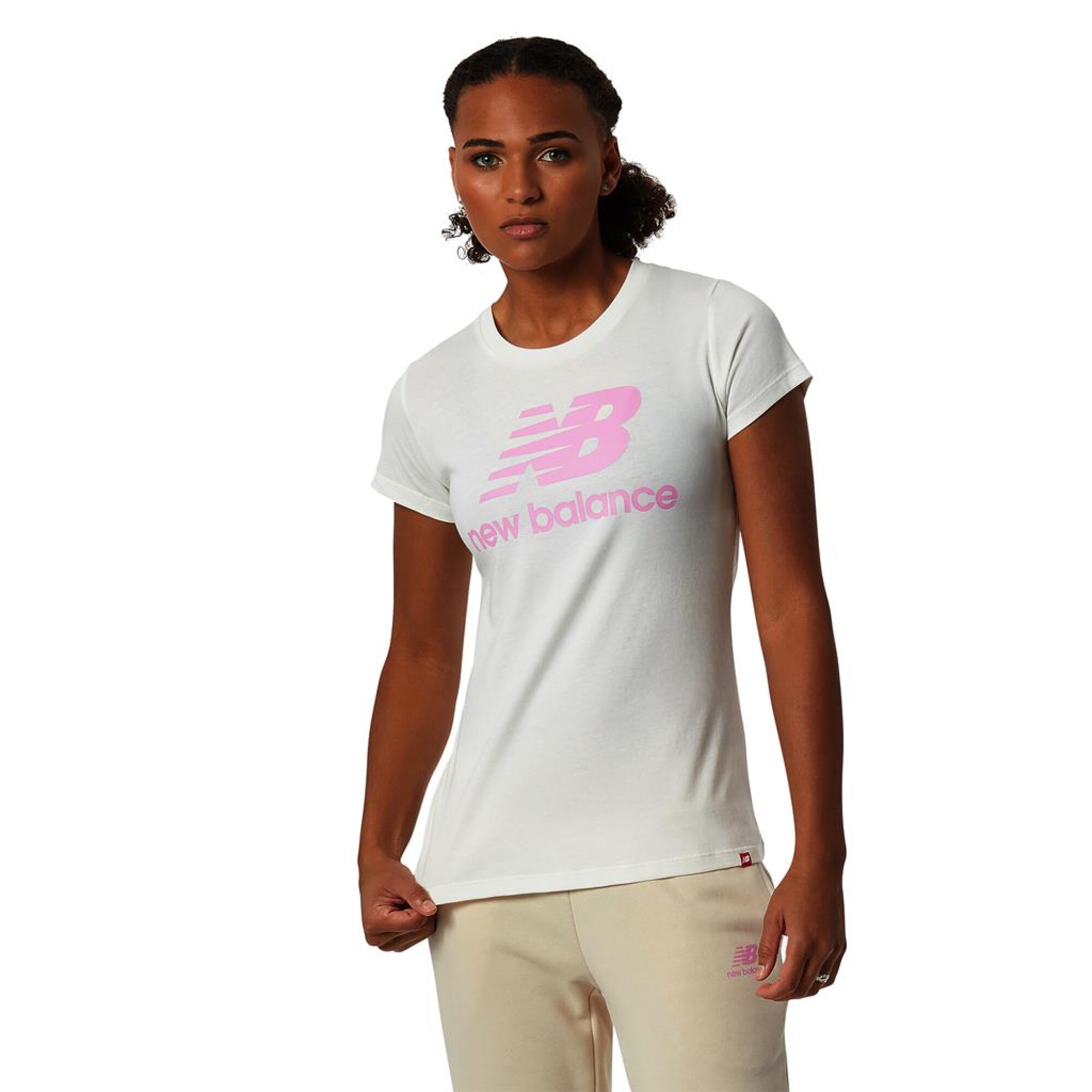 Remera New Balance de Dama - Essentials Stacked - WT91546SST - WHITE —  Sportmarket
