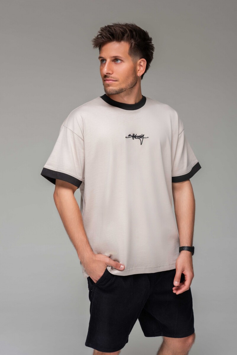 REMERA SCRIPT RINGER SS Stone 