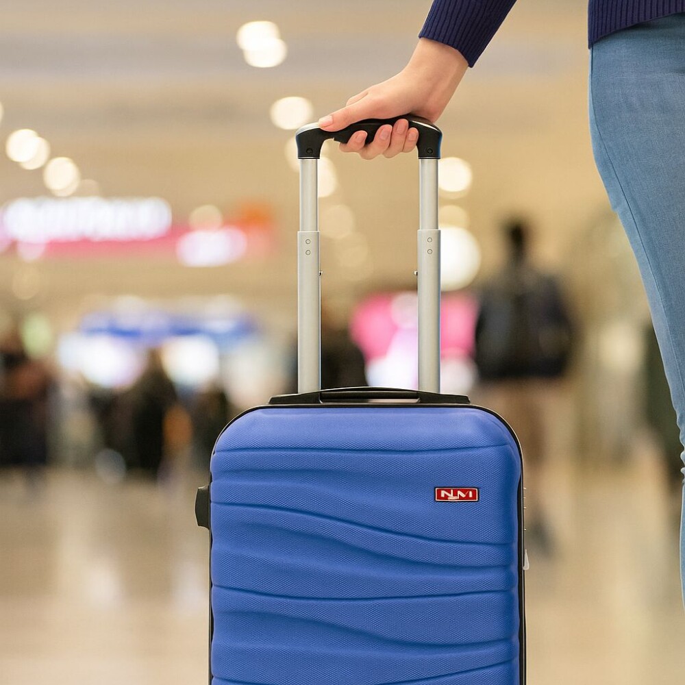 Valija Rigida Carry On Con Mango Telescopico Azul Pastel Valija Rigida Carry On Con Mango Telescopico Azul Pastel