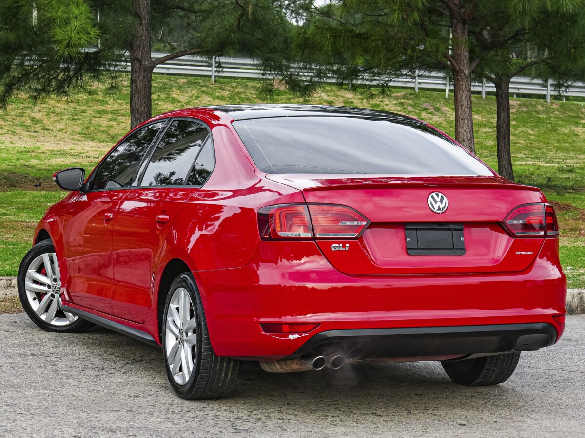 Volkswagen Vento GLI 2.0 DSG | Permuta / Financia Volkswagen Vento GLI 2.0 DSG | Permuta / Financia