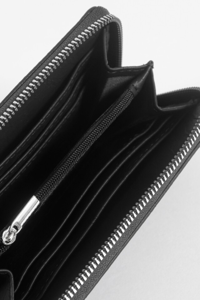 Billetera rectangular con cierre negro