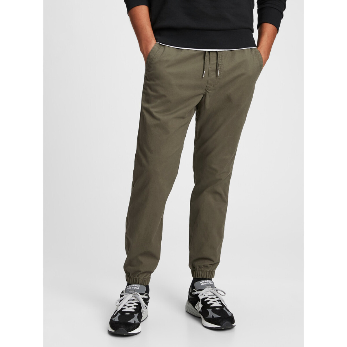 V-ESSENTIAL JOGGER - BLACK MOSS 