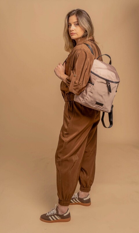 MOCHILA VIOLETA TOPO