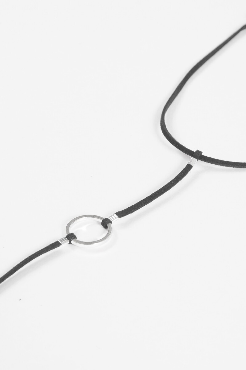 Collar cordón cuentas metálicas negro