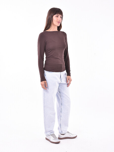 REMERA REESE MARRON OSCURO