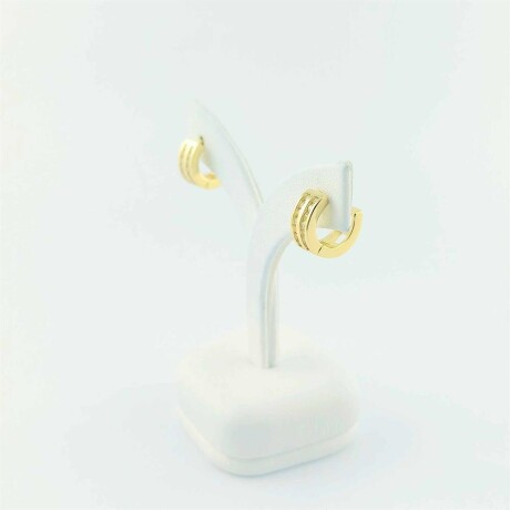 Aritos de plata 925 y baño de oro amarillo con circonias. Aritos de plata 925 y baño de oro amarillo con circonias.