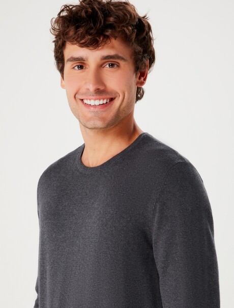 BUZ TEJIDO ESCOTE A LA BASE GRIS OSCURO