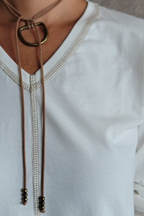 Remera Julia Crudo pespunte beige