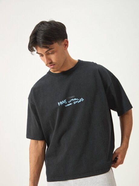 REMERA FLOWERS NEGRO