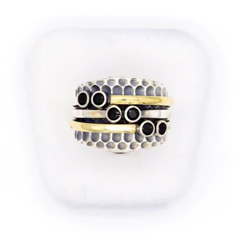 Anillo de plata 925, double en oro 18 ktes y onix. Anillo de plata 925, double en oro 18 ktes y onix.