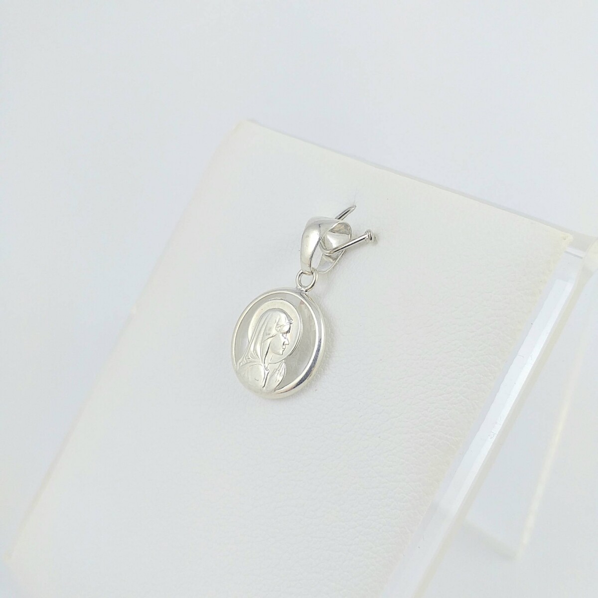 Medalla religiosa de plata 925 Virgen Niña cristal con manto, diámetro 12mm. 