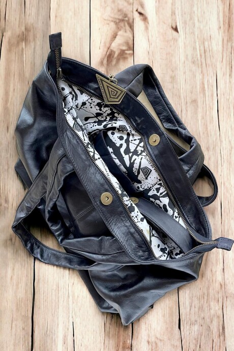 Cartera Kytzia Negra Multifunción Con Arte Y Cierre. Cartera Kytzia Negra Multifunción Con Arte Y Cierre.