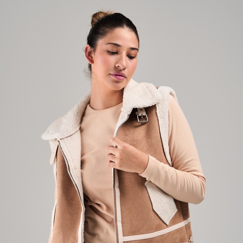 Chaleco con sherpa Slowly Beige