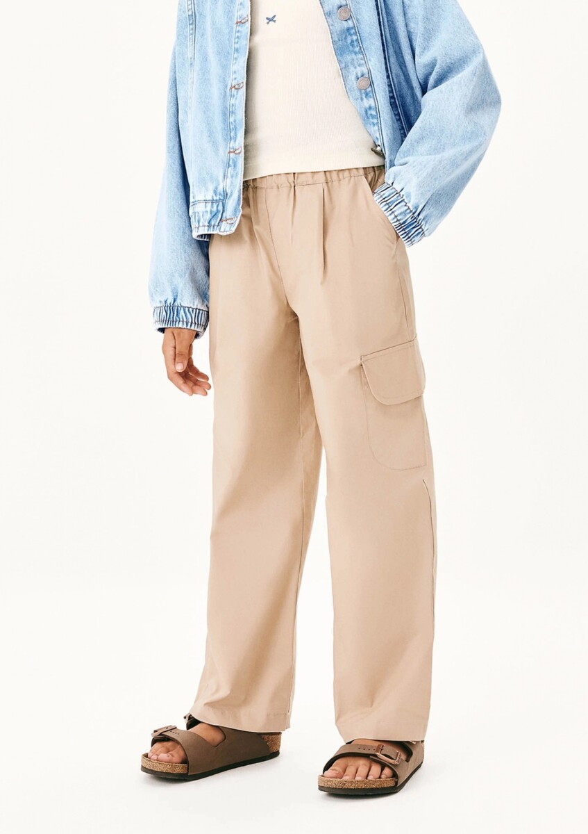 PANTALÓN INFANTIL CON BOLSILLO - BEIGE 
