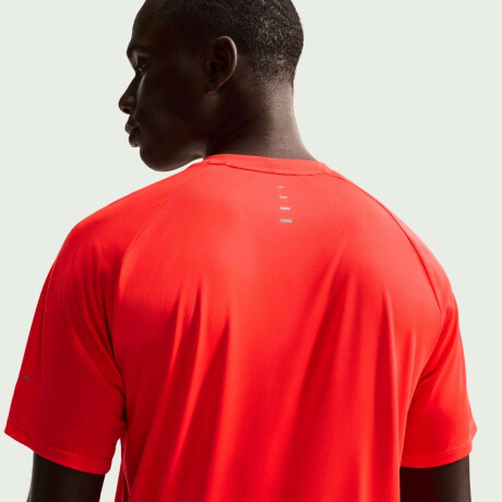 Remera Nike Dri-Fitadv Stride Manga Corta de Hombre Rojo