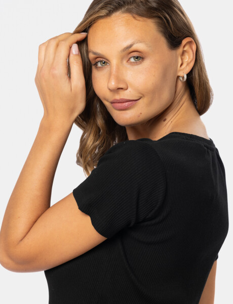 REMERA CON BOTONES Negro