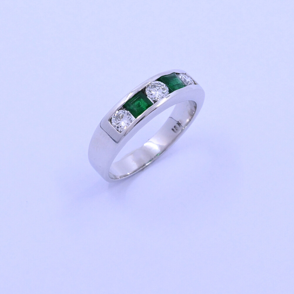 Anillo medio sin fin oro 18k blanco engarce carril con esmeraldas y brillantes Anillo medio sin fin oro 18k blanco engarce carril con esmeraldas y brillantes