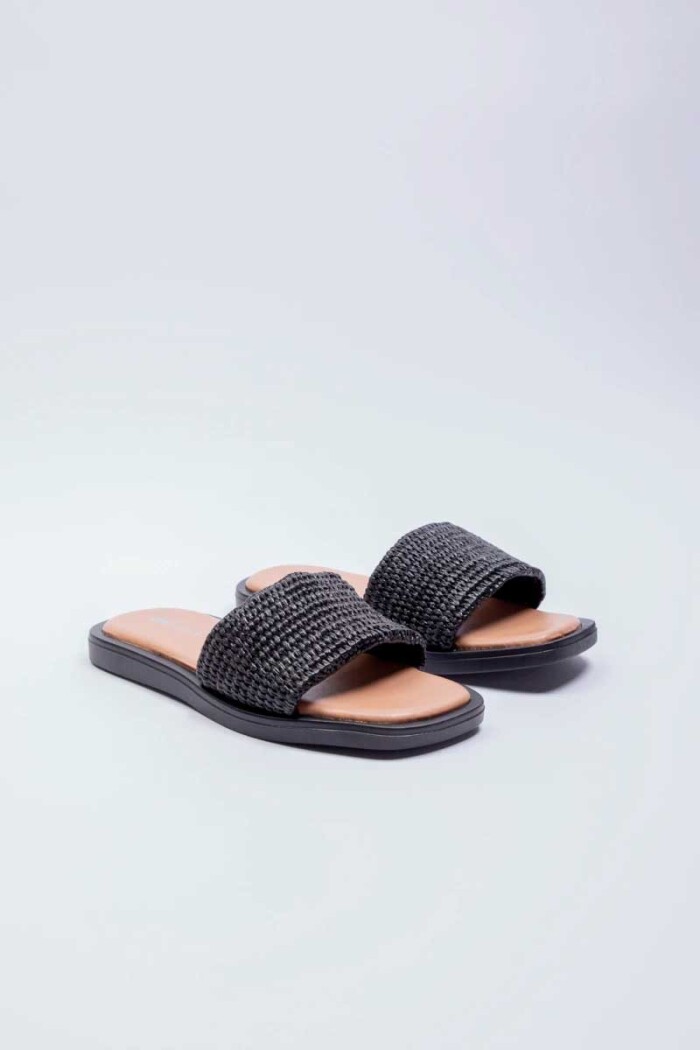 SANDALIA PADDOCK MADENA Negro