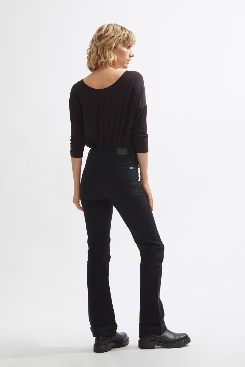 Jean bootcut con bolsillos negro