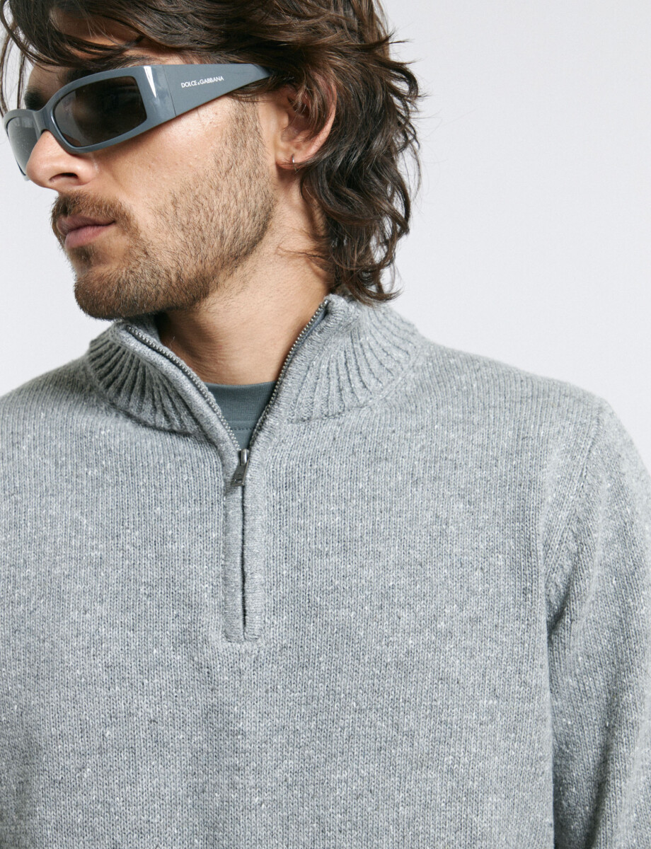 470421 REMERA HARRY Gris