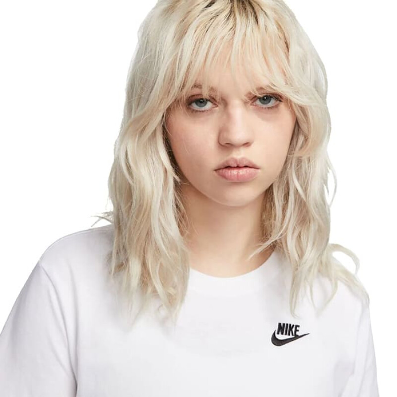 Remera Nike Sportwear Club Essentials de Mujer - DX7902-100 Blanco