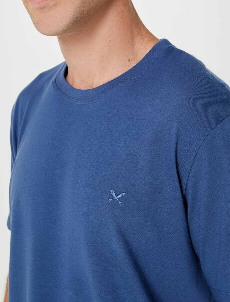 CAMISETA BÁSICA WORLD CON BORDADO AZUL
