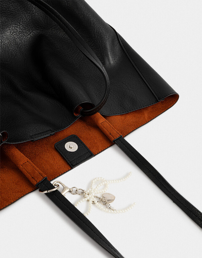 Shopper Shopper Con Charm Negro - Negro