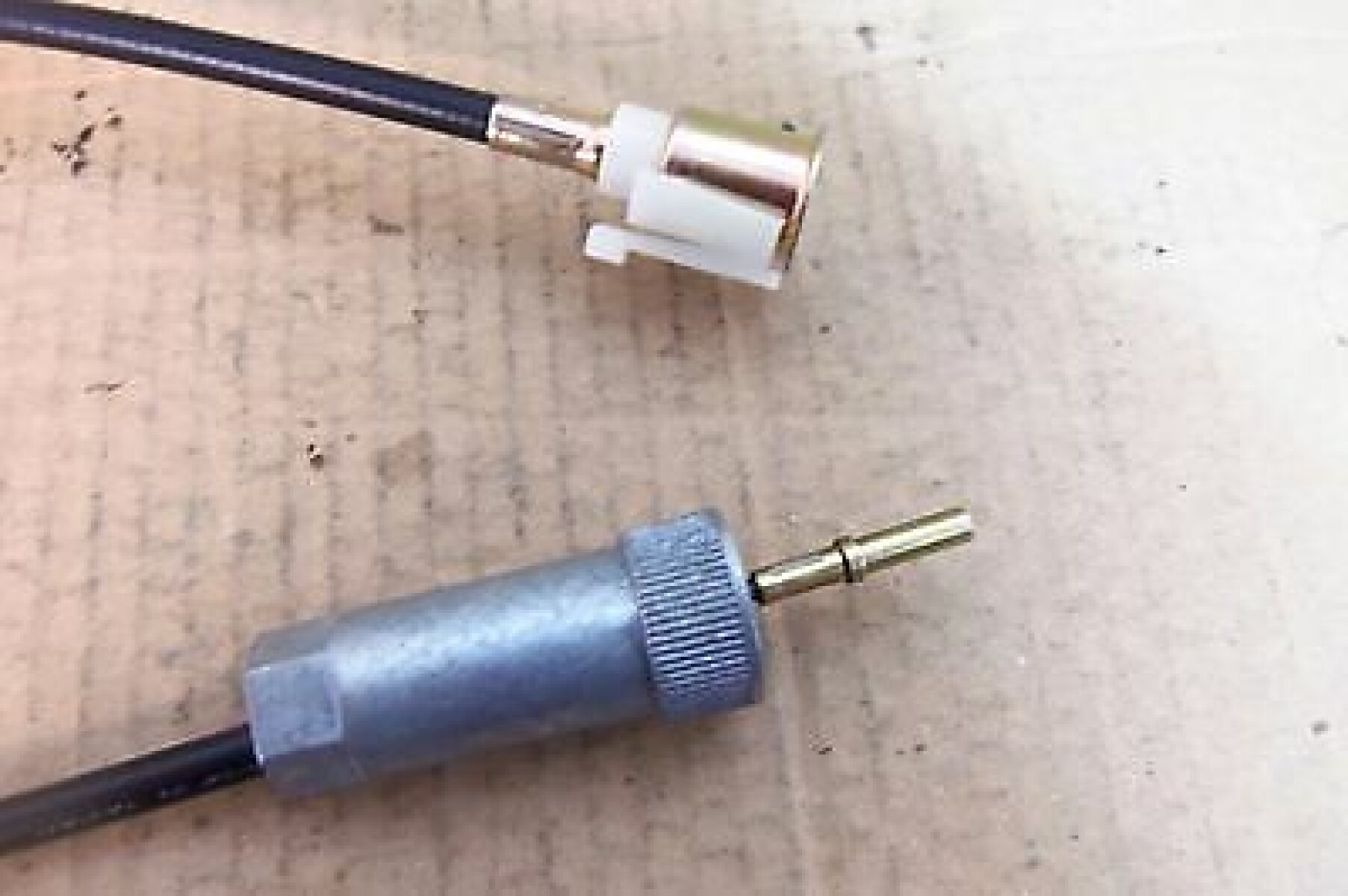 CABLE CUENTA KILOMETROS TOYOTA COROLLA CE80 83-86' - 