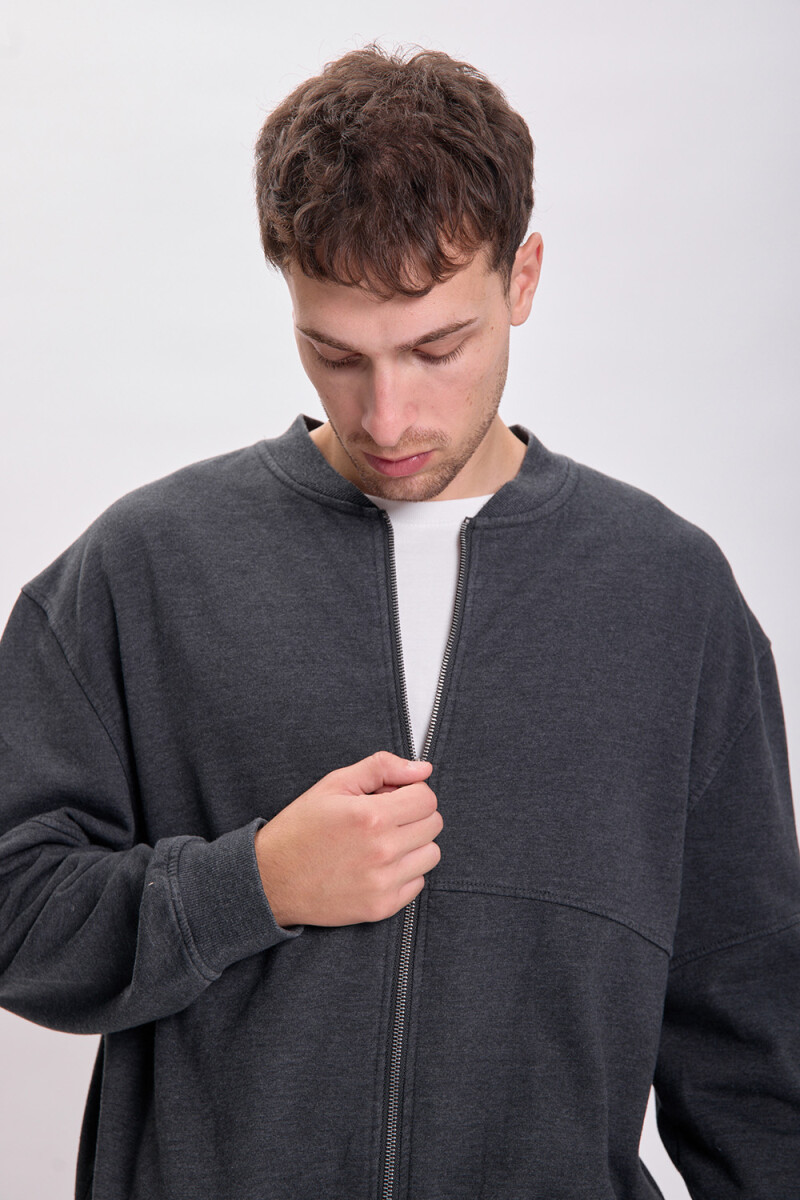 Campera deportiva lavada Negro