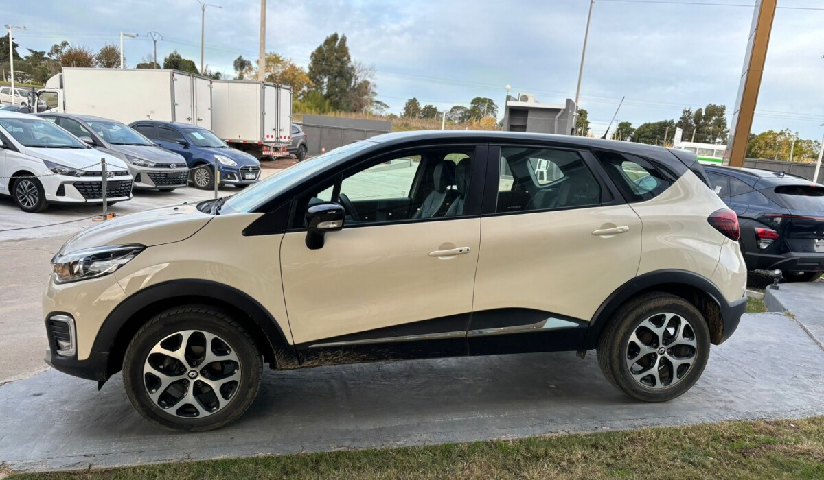 Renault Captur 1,6 CVT Intense - 2021 Renault Captur 1,6 CVT Intense - 2021