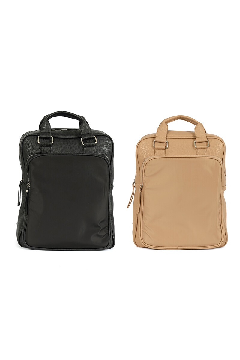 Mochila con bolsillo frontal Negro