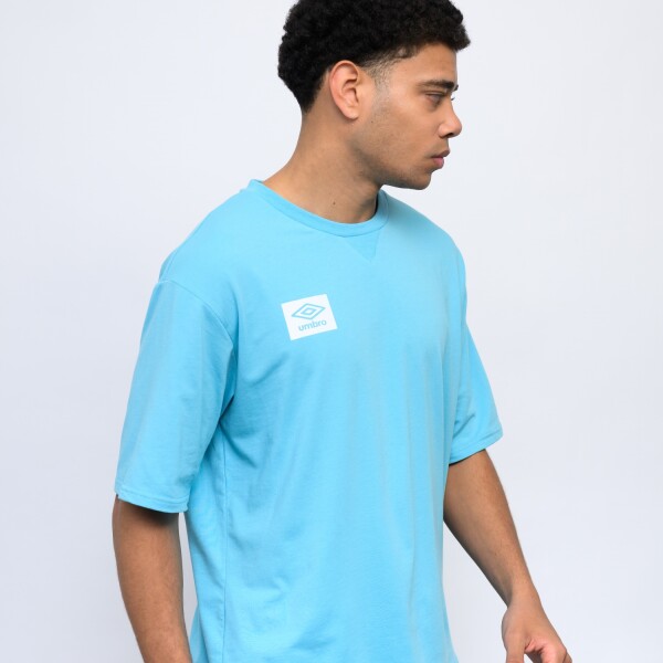 REMERA TRUCKER Umbro Hombre 079