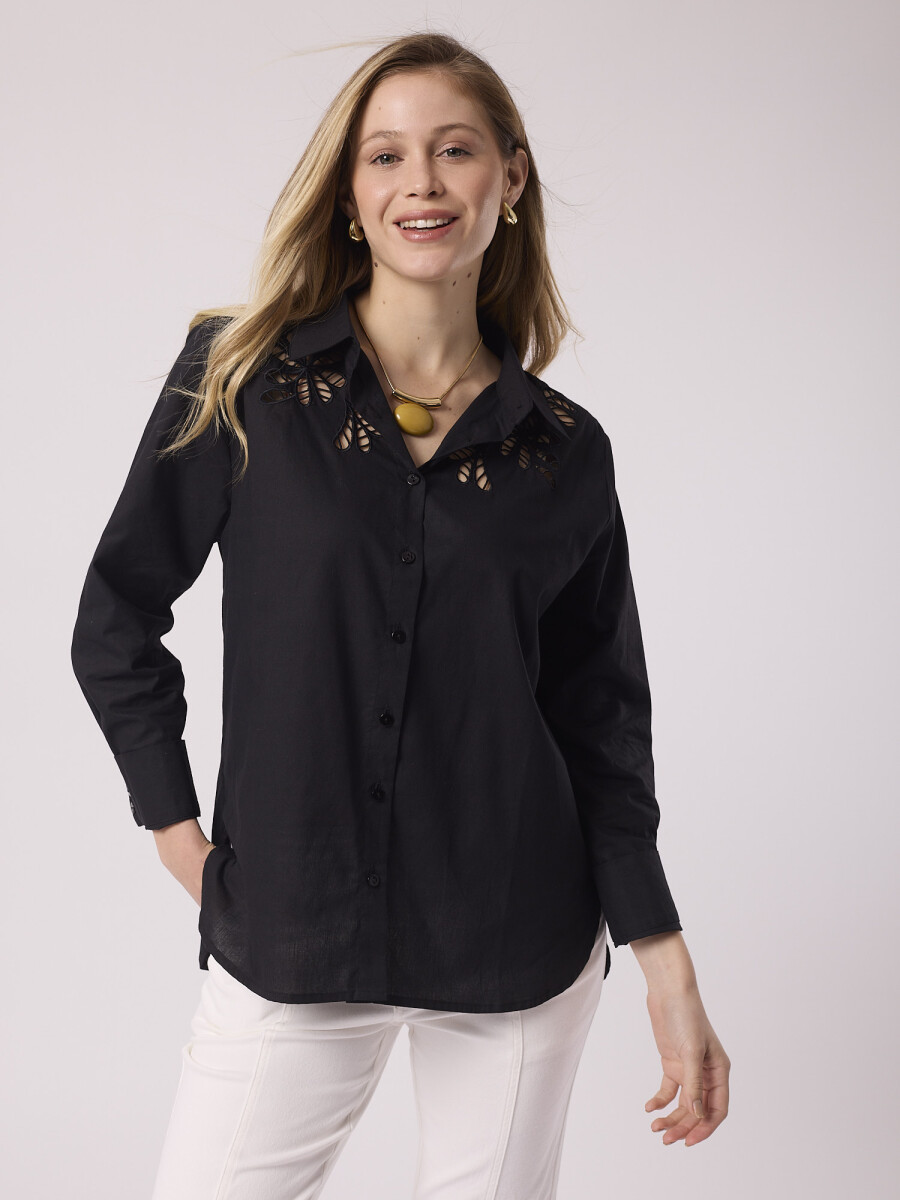 Camisa con bordado - negro 