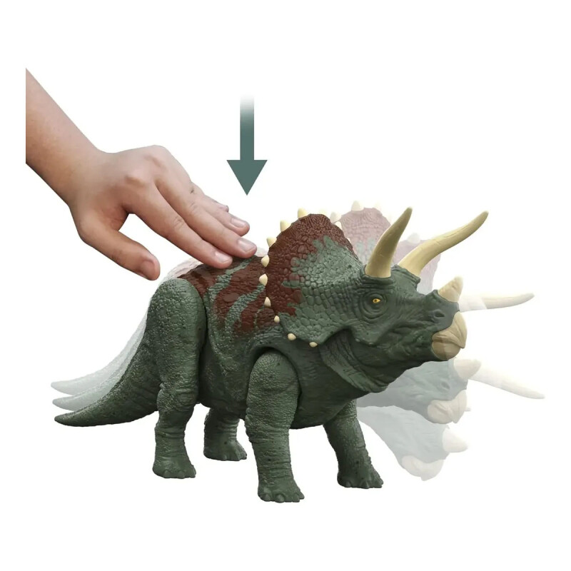 Dinosaurio Jurassic World Triceratops ruge y ataca Dinosaurio Jurassic World Triceratops ruge y ataca