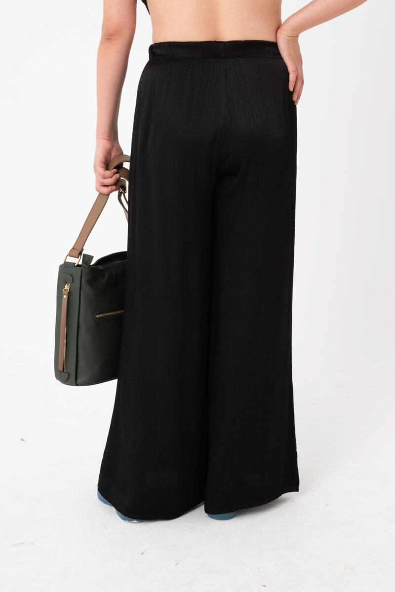 PANTALÓN DE TEJIDO ARRUGADO Negro
