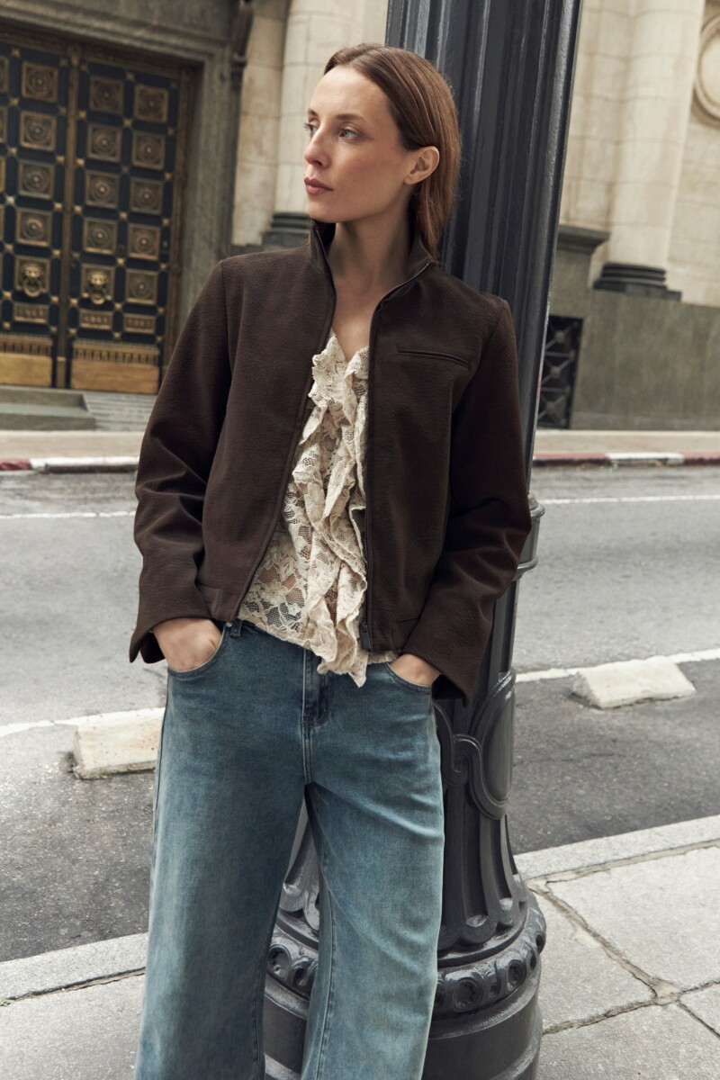 Chaqueta eco cuero con cierre chocolate