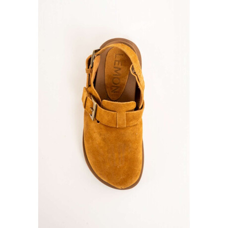 Zueco Gamuza Con Hebillas Camel