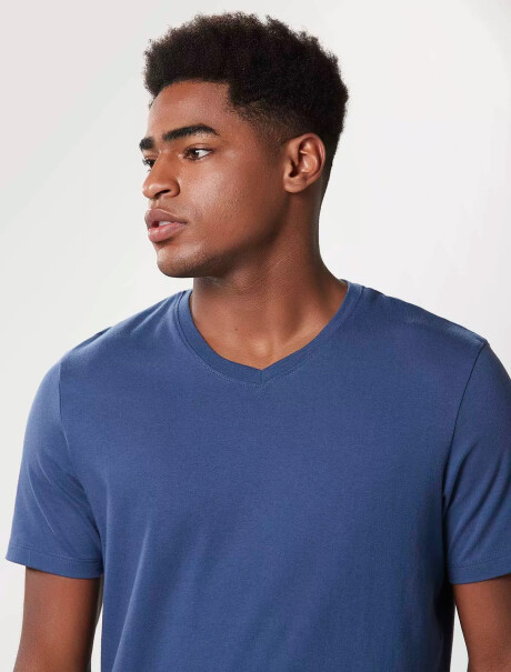 CAMISETA BÁSICA MANGA CORTA CUELLO EN V AZUL MARINO