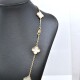 Collar en oro 18k y nácar modelo Alhambra. Largo 47 cm Collar en oro 18k y nácar modelo Alhambra. Largo 47 cm