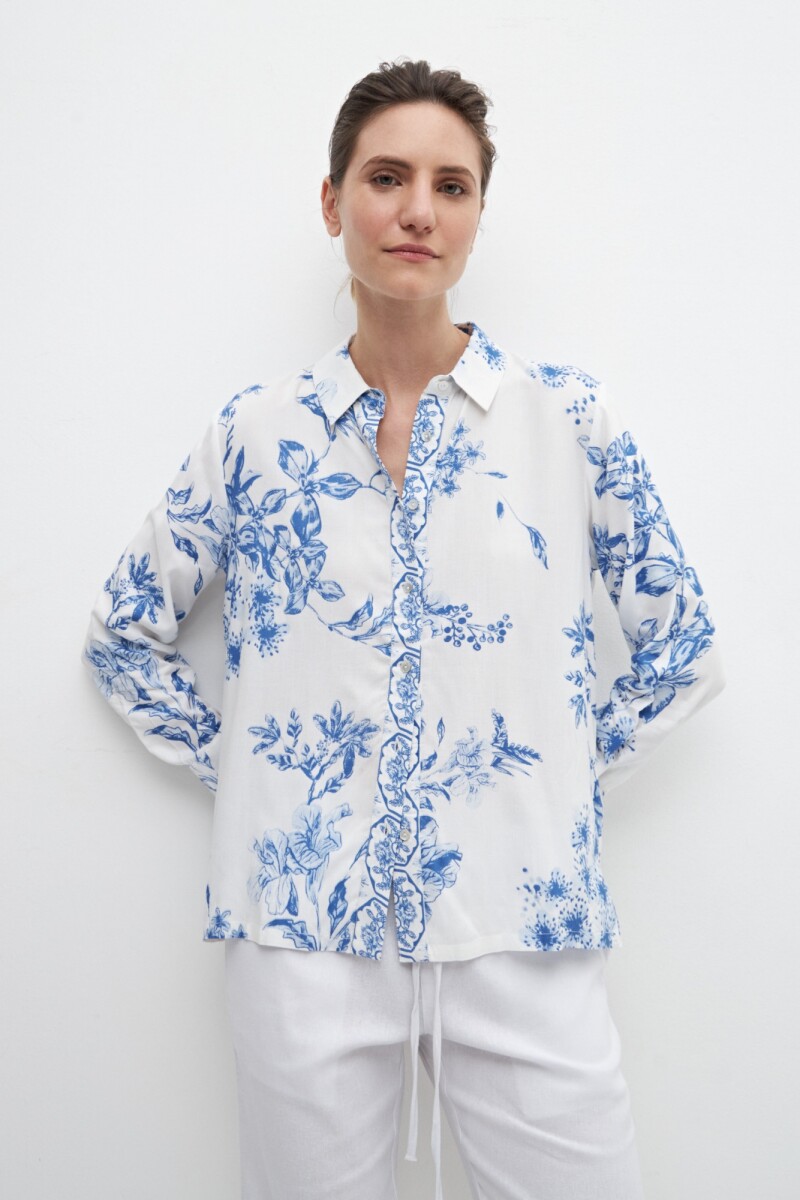 Camisa con estampa floral azul regata