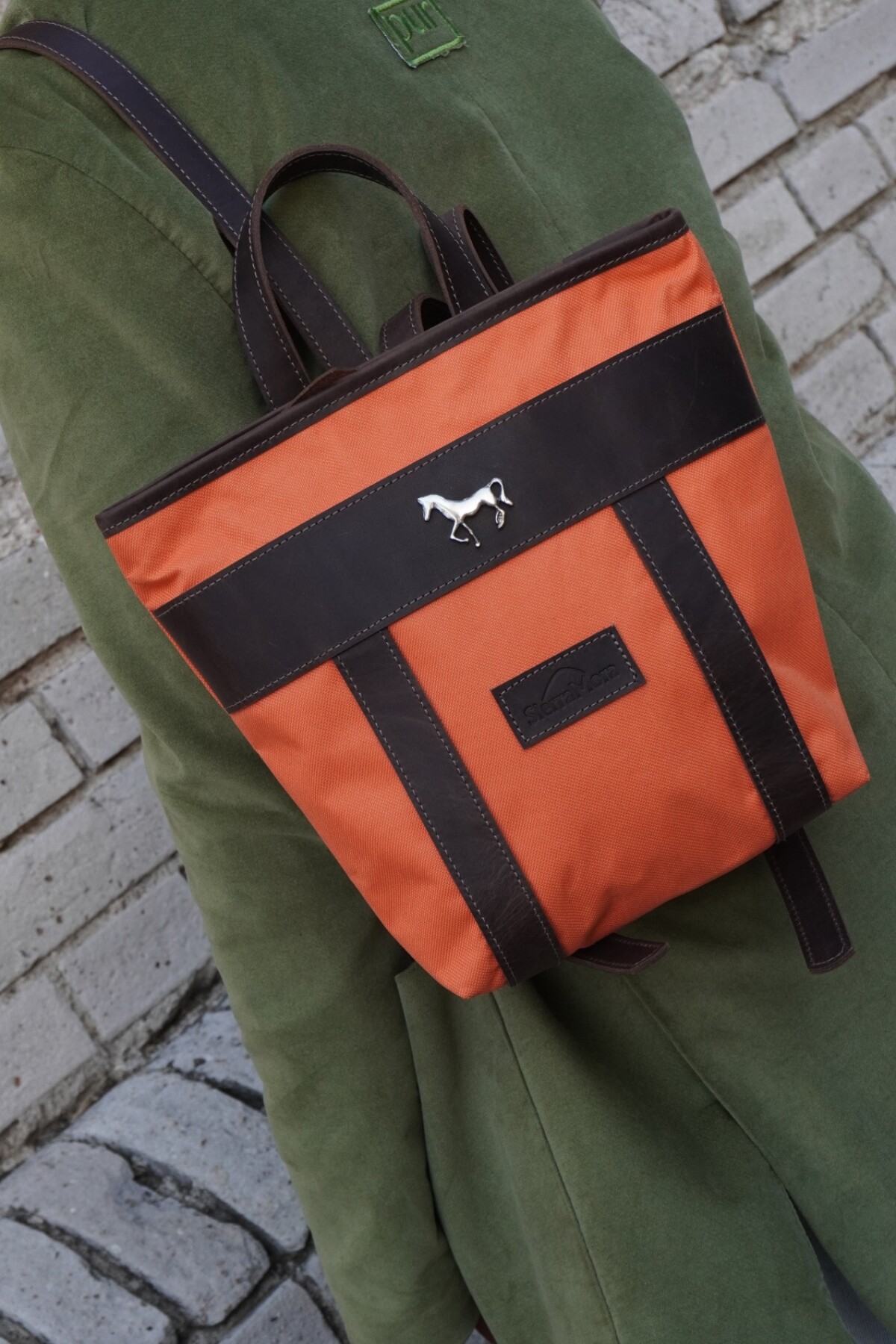 Mini Mustang Backpack Chocolate / Naranja