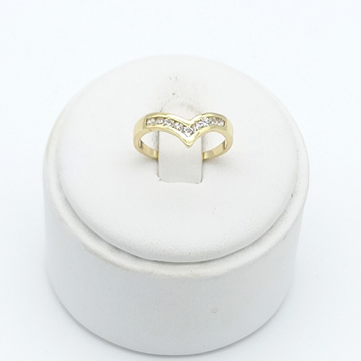 Anillo de oro 10 ktes con circonias. 